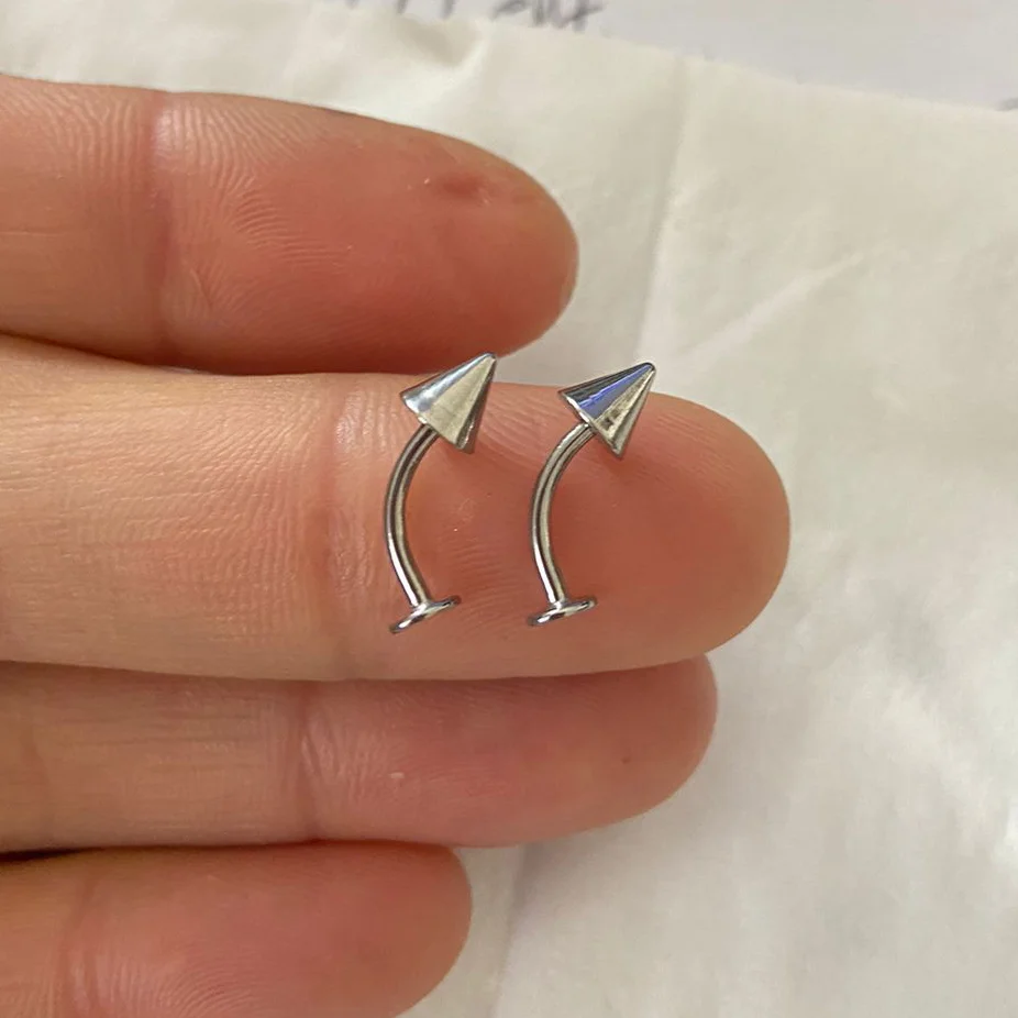 Zakrzywiony piercing wargi labret rook tragus helix 16G Jasnożółty kolor