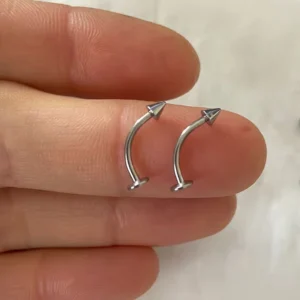 Zakrzywiony piercing wargi labret rook tragus helix 16G Kolor czystego złota