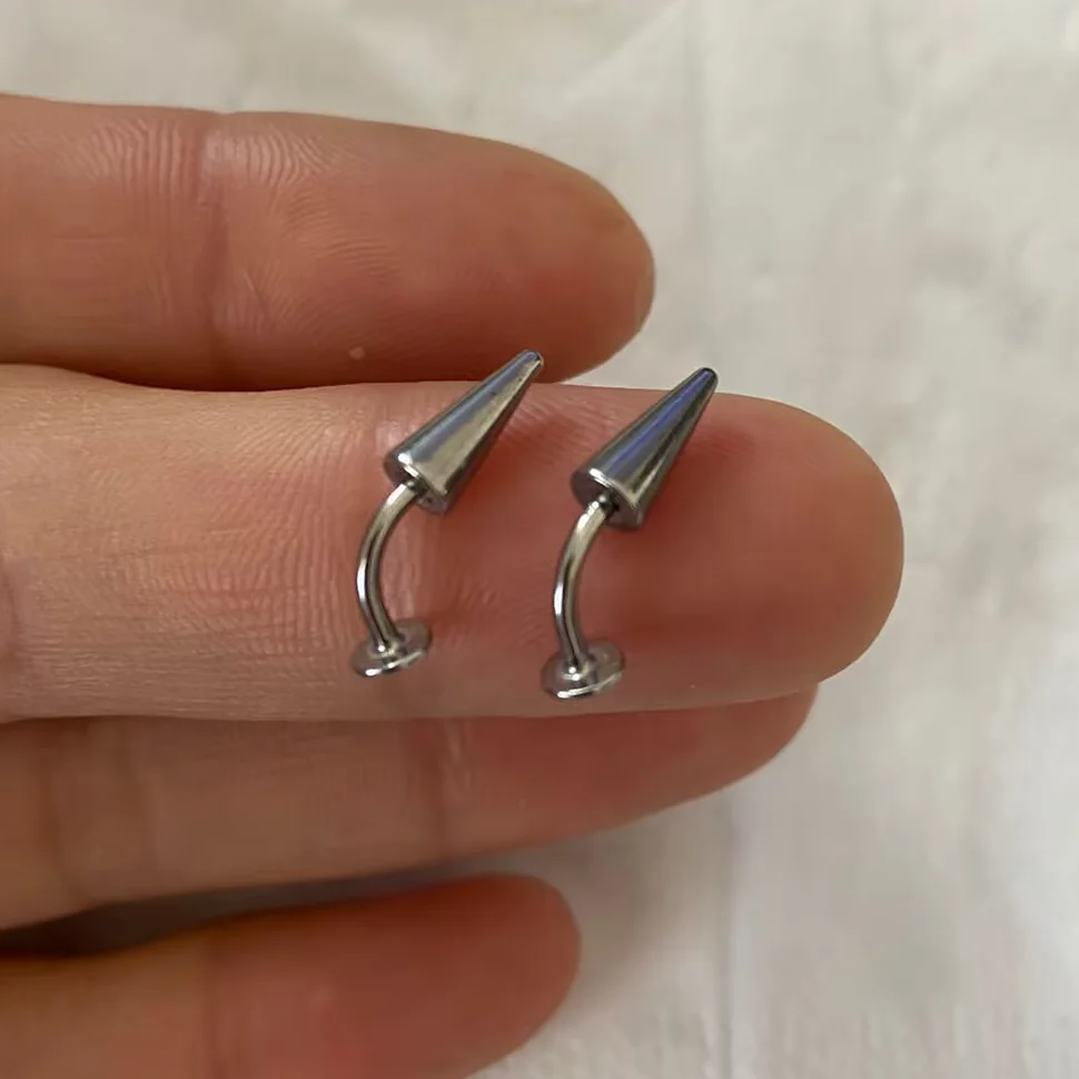 Zakrzywiony piercing wargi labret rook tragus helix 16G Niebieski ocynkowany