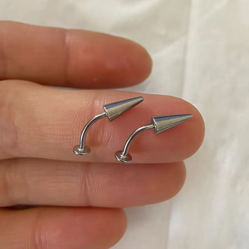 Zakrzywiony piercing wargi labret rook tragus helix 16G Niebiesko biały ocynkowany