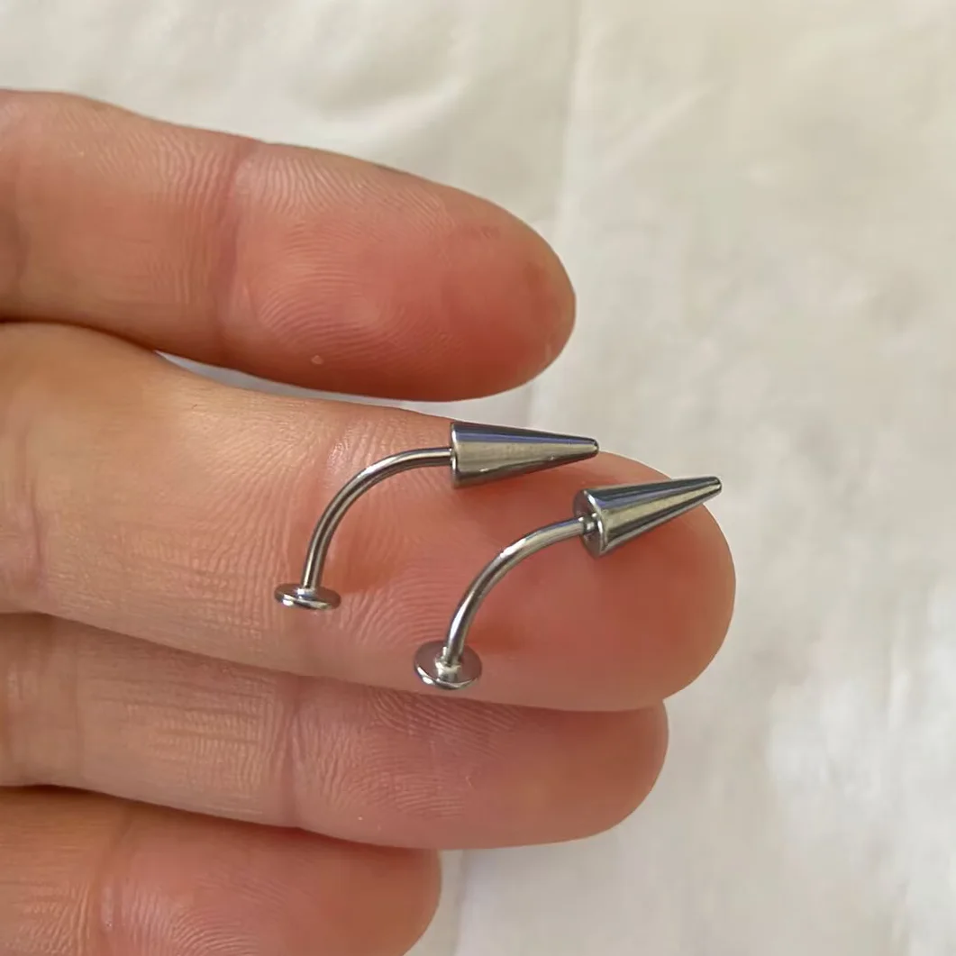 Zakrzywiony piercing wargi labret rook tragus helix 16G Platynowane
