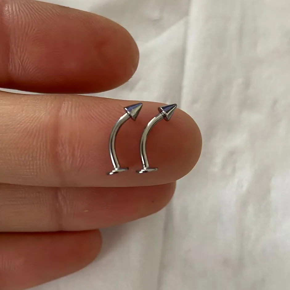 Zakrzywiony piercing wargi labret rook tragus helix 16G Posrebrzane